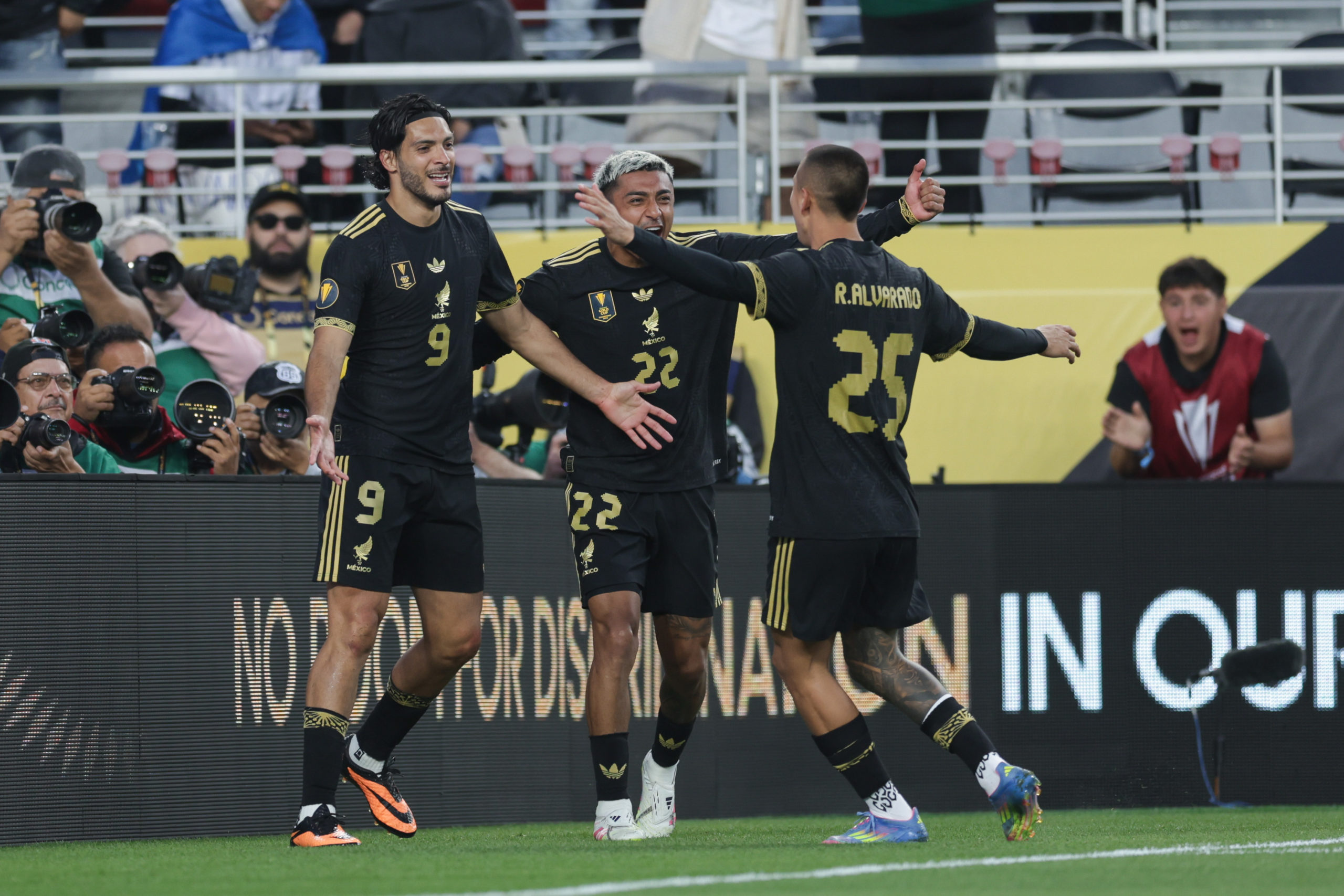 เบรนท์ฟอร์ด จำเป็นต้องมี กิเมเ