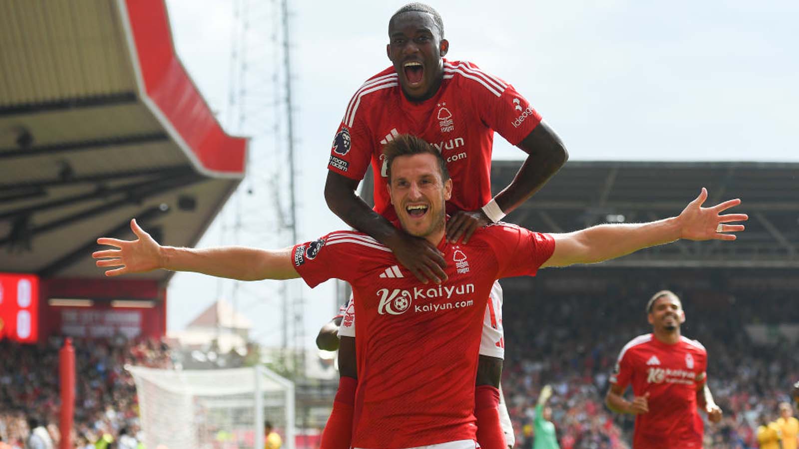 น็อตติงแฮม ฟอเรสต์ กองหลังชาวบ