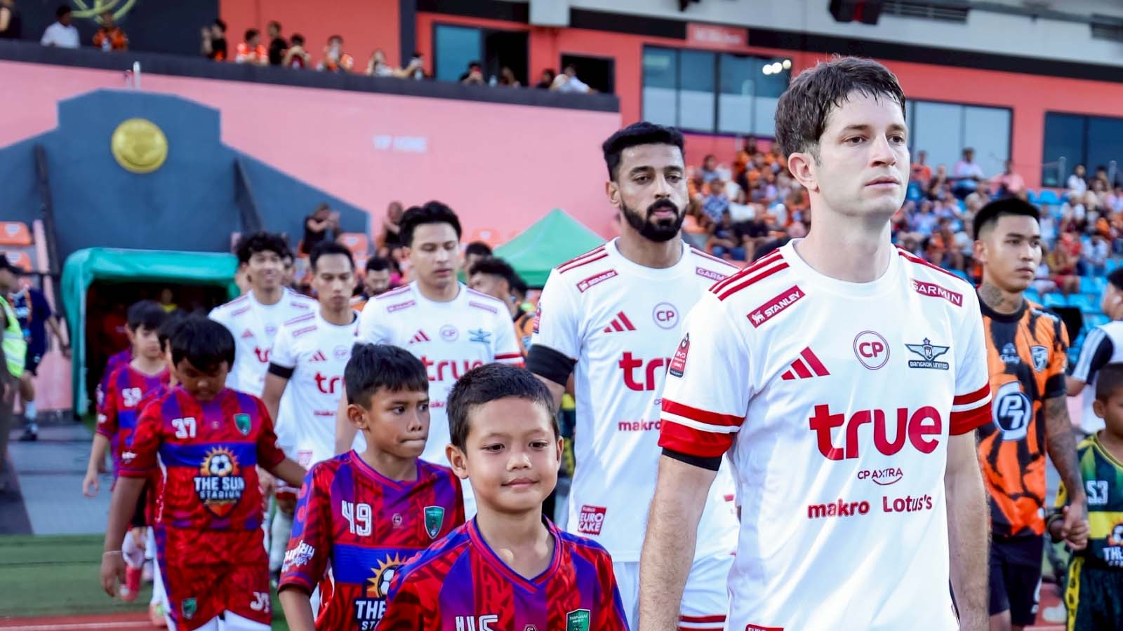 สุภาพบุรุษฟิวส์ขาดโค้ชแบนร่ายยาวแจงใบแดงปริศนา ยันไร้คำหยาบ-งงไลน์แมนฟ้องอะไร 