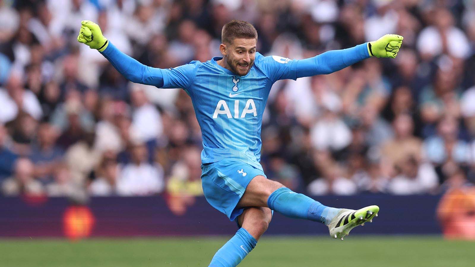 ท็อตแนม มีการติดต่อครั้งแรกเกี