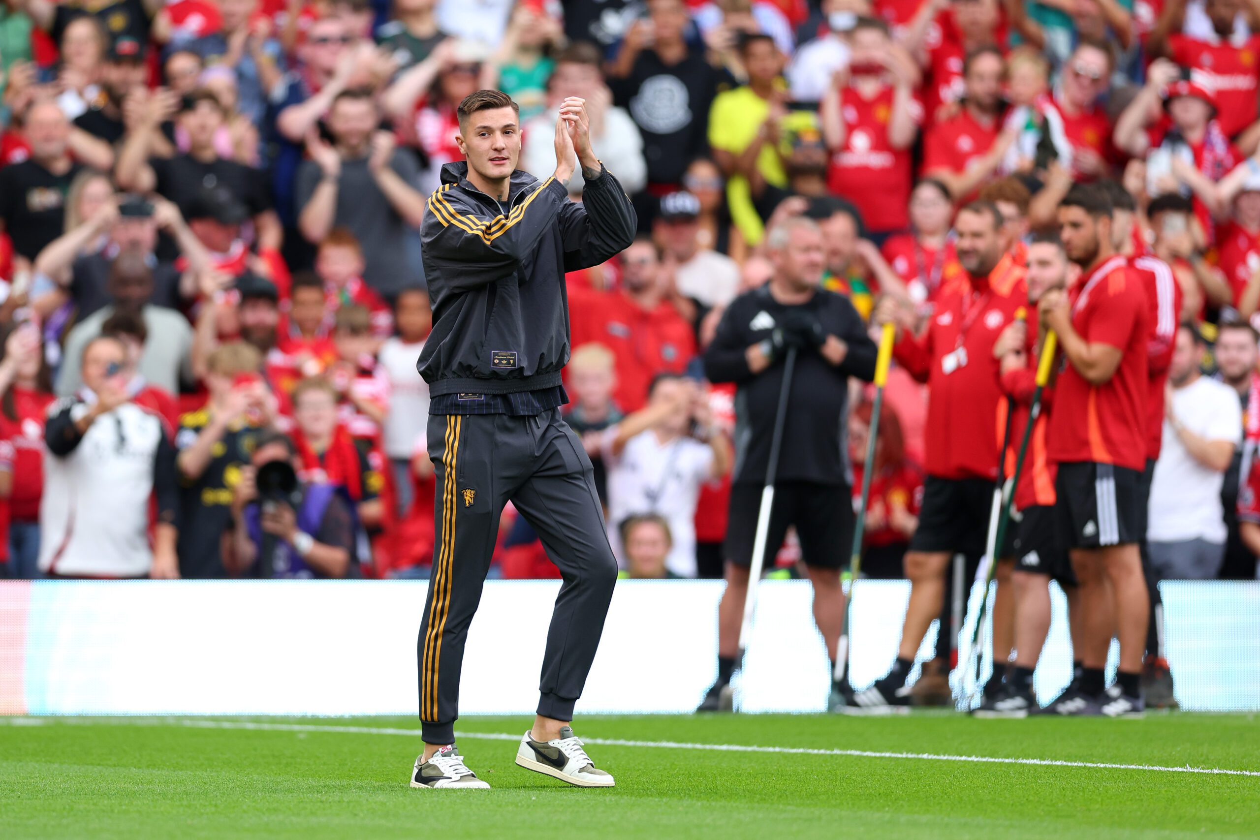 ผีแดงเตรียมทุมเงินสร้างทีม