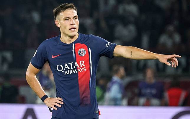 แมนยูยื่นข้อเสนอขอซื้อกองหลัง