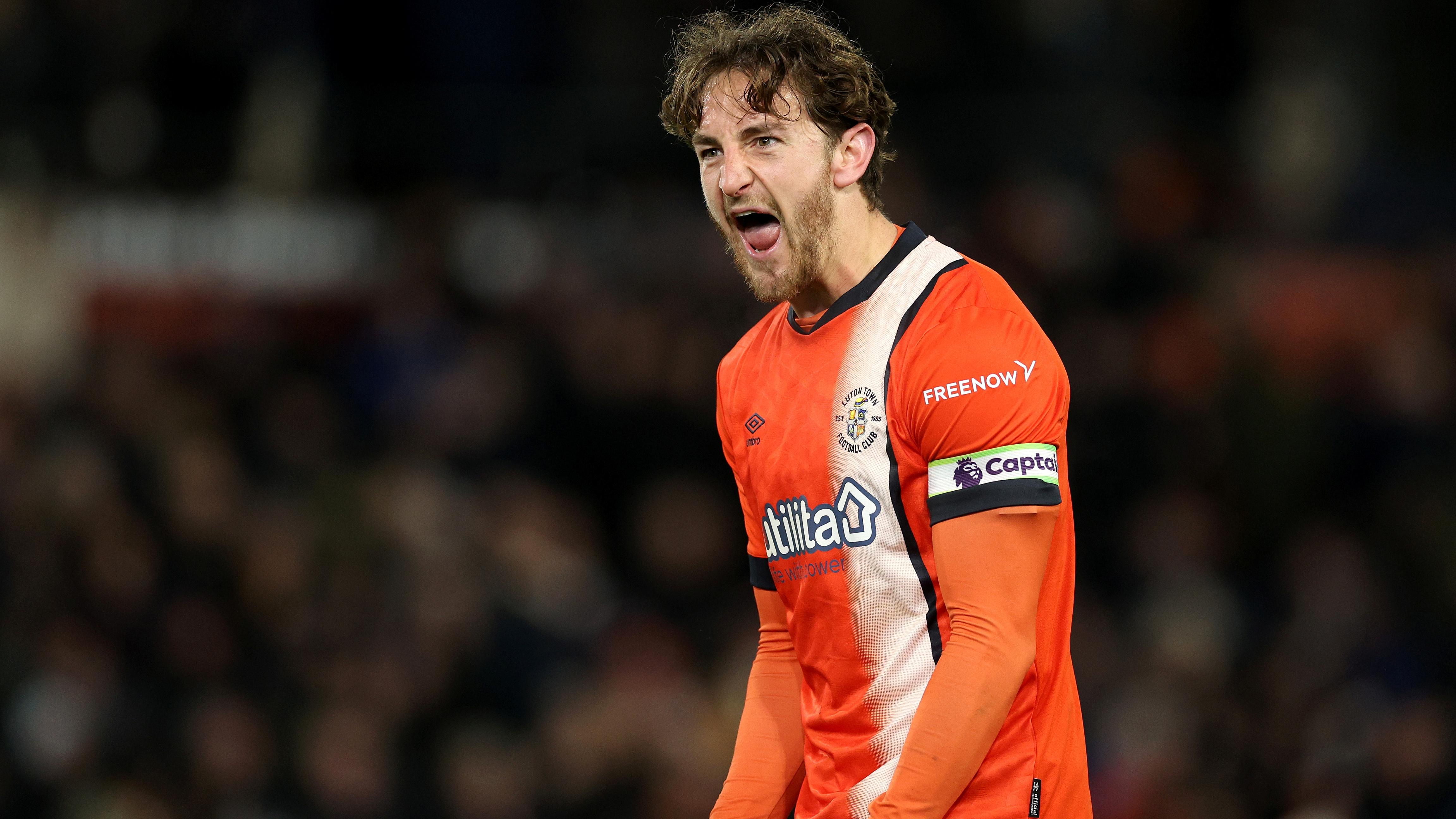 เอ็ดเวิร์ดส์สงสัยว่าลูตันทำอะไ