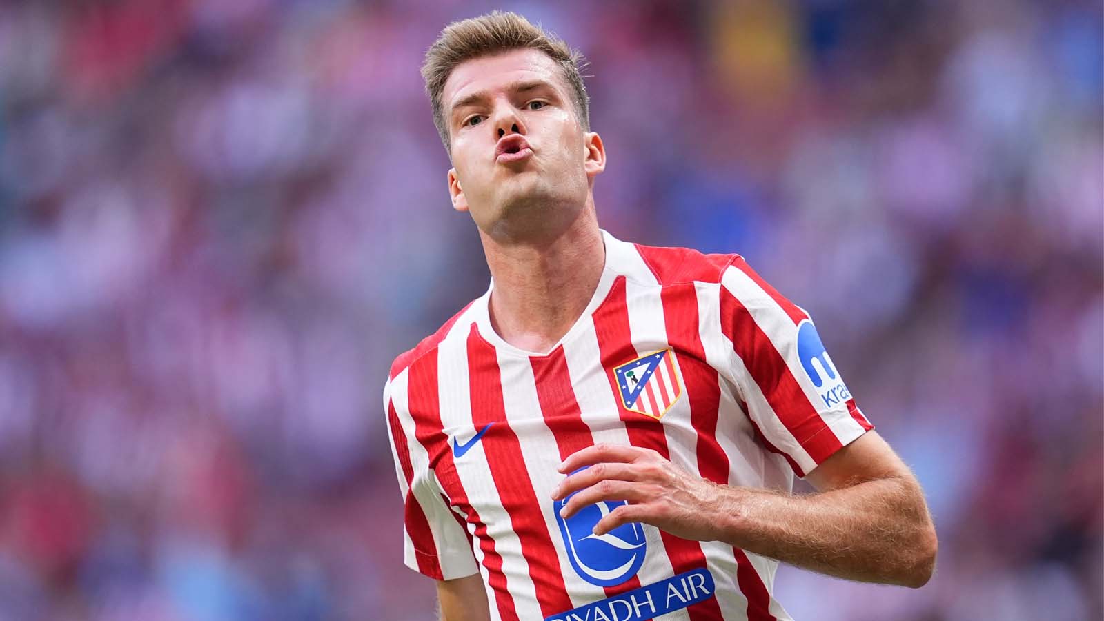 อเล็กซานเดอร์ ซอร์ลอธ กองหน้าข